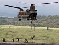 [Ảnh] Xe tăng, pháo binh Nhật Bản rầm rộ khai hỏa dưới chân núi Phú Sĩ