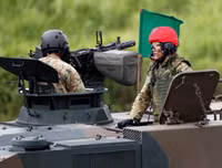 [Ảnh] Xe tăng, pháo binh Nhật Bản rầm rộ khai hỏa dưới chân núi Phú Sĩ