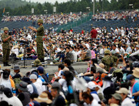 [Ảnh] Xe tăng, pháo binh Nhật Bản rầm rộ khai hỏa dưới chân núi Phú Sĩ