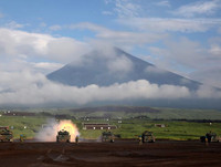 [Ảnh] Xe tăng, pháo binh Nhật Bản rầm rộ khai hỏa dưới chân núi Phú Sĩ