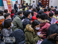 [ẢNH] Bác sỹ căng mình làm việc 12 tiếng 1 ngày trong bối cảnh thiếu máu do ảnh hưởng của dịch Corona