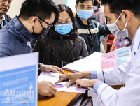 [ẢNH] Bác sỹ căng mình làm việc 12 tiếng 1 ngày trong bối cảnh thiếu máu do ảnh hưởng của dịch Corona