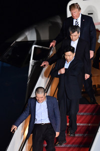 Tổng thống Mỹ chào đón 3 công dân được Triều Tiên trả tự do