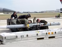 [ẢNH] Đông Bắc Á lại nóng khi Mỹ quyết định bán 120 sát thủ đối không AIM-120 cho Hàn Quốc?