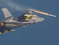 [ẢNH] Đông Bắc Á lại nóng khi Mỹ quyết định bán 120 sát thủ đối không AIM-120 cho Hàn Quốc?