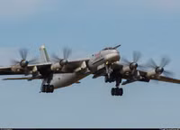 [ẢNH] Bộ ba máy bay ném bom chiến lược Nga khoe vũ khí trong tình hình nóng