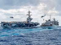 [ẢNH] Siêu tàu sân bay Mỹ tập trận rầm rộ sát Iran, điều gì sắp xảy ra?