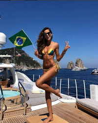 [ẢNH] Dàn thiên thần nội y đăng ảnh cổ vũ tinh thần cho đội tuyển Brazil