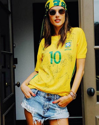 [ẢNH] Dàn thiên thần nội y đăng ảnh cổ vũ tinh thần cho đội tuyển Brazil