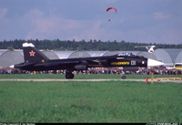 [ẢNH] Sự thật về bức ảnh Su-57 bay kèm Su-47 và MiG-144