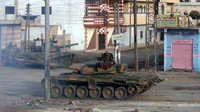 [ẢNH] Phiến quân đánh rát, lính Syria bỏ cả chiến tăng T-72 để tháo chạy