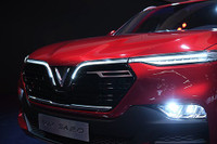 [ẢNH] Lux SA2.0, chiếc ôtô đầu tiên của VinFast lăn bánh tại Việt Nam