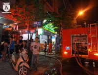 Hà Nội: Cháy rụi cửa hàng giặt là và sang chiết gas ở Vũ Tông Phan