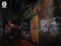 Hà Nội: Cháy rụi cửa hàng giặt là và sang chiết gas ở Vũ Tông Phan