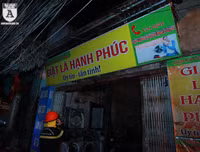 Hà Nội: Cháy rụi cửa hàng giặt là và sang chiết gas ở Vũ Tông Phan