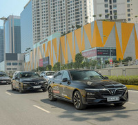 Diễu phố Hà Nội, dàn xe VinFast Lux thu hút mọi ánh nhìn