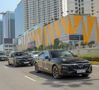 Diễu phố Hà Nội, dàn xe VinFast Lux thu hút mọi ánh nhìn