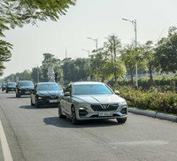 Diễu phố Hà Nội, dàn xe VinFast Lux thu hút mọi ánh nhìn