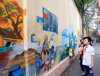 Tái hiện làng hoa Ngọc Hà qua tranh bích họa