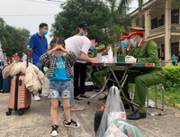 Gần 300 người hoàn thành cách ly tại Vĩnh Phúc được trở về nhà