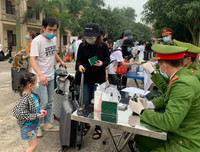 Gần 300 người hoàn thành cách ly tại Vĩnh Phúc được trở về nhà