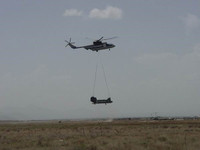 [ẢNH] Ngấm đòn từ Ukraine, Nga xót xa nhìn trực thăng lớn nhất thế giới phải nằm đất