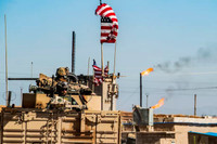 [ẢNH] Nga phản đối khi Mỹ chuyển lựu pháo mạnh nhất thế giới tới trấn giữ mỏ dầu Syria