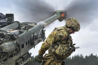 [ẢNH] Nga phản đối khi Mỹ chuyển lựu pháo mạnh nhất thế giới tới trấn giữ mỏ dầu Syria