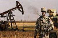 [ẢNH] Nga phản đối khi Mỹ chuyển lựu pháo mạnh nhất thế giới tới trấn giữ mỏ dầu Syria