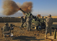 [ẢNH] Nga phản đối khi Mỹ chuyển lựu pháo mạnh nhất thế giới tới trấn giữ mỏ dầu Syria