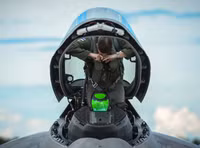 [ẢNH] Khi siêu tiêm kích tàng hình F-22 bất ngờ biến thành 