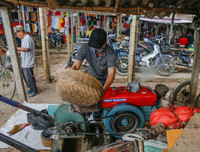 Độc đáo nghề rang ngũ cốc chợ Nủa