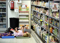 [ẢNH] Không riêng gì Việt Nam, các nước châu Âu cũng khô quắt với nắng nóng hè này