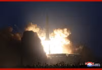 [ẢNH] Triều Tiên bất ngờ thử tên lửa đạn đạo 