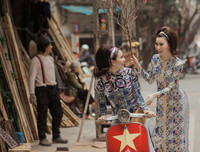 Cặp mẫu song sinh đất Bắc hoá thân thành 