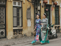 Cặp mẫu song sinh đất Bắc hoá thân thành 