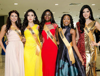 Huyền My diện đầm xẻ đùi quyến rũ, nổi bật giữa dàn thí sinh Miss Grand