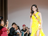Huyền My diện đầm xẻ đùi quyến rũ, nổi bật giữa dàn thí sinh Miss Grand