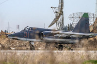 [ẢNH] Một phần đường băng sân bay Hmeimim của Nga bất ngờ bị phá hủy