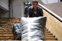 Người lao động nhọc nhằn mưu sinh giữa nắng nóng