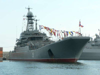 [ẢNH] Tàu vận tải Nga cấp tốc mang thêm xe tăng đến Syria chuẩn bị cho trận chiến quyết định