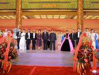 Những khoảnh khắc ấn tượng trong chuyến thăm Trung Quốc của ông Kim Jong-un