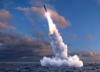 [ẢNH] Mỹ thử siêu tên lửa hạt nhân không thể đánh chặn để 'nắn gân