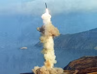 [ẢNH] Mỹ thử siêu tên lửa hạt nhân không thể đánh chặn để 'nắn gân