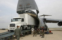 Choáng ngợp trước quy mô phi đội máy bay vận tải chiến lược của Mỹ