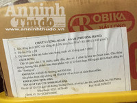 Cận cảnh quá trình bơm tạp chất vào tôm ở Hà Nội