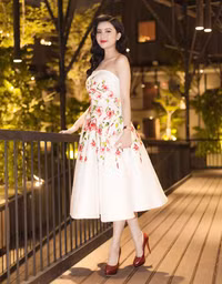 Á hậu Đại dương Diệu Thùy rạng rỡ đọ sắc với chị gái Hoa hậu Diệu Hân