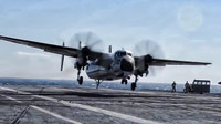 Không thể tin vào mắt khi xem vận tải cơ C-130 hạ cánh trên tàu sân bay
