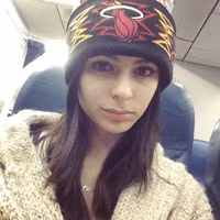 [ẢNH] Nỗi kinh hoàng của người mẫu nóng bỏng khi ủng hộ Tổng thống Trump