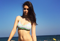 [ẢNH] Nỗi kinh hoàng của người mẫu nóng bỏng khi ủng hộ Tổng thống Trump